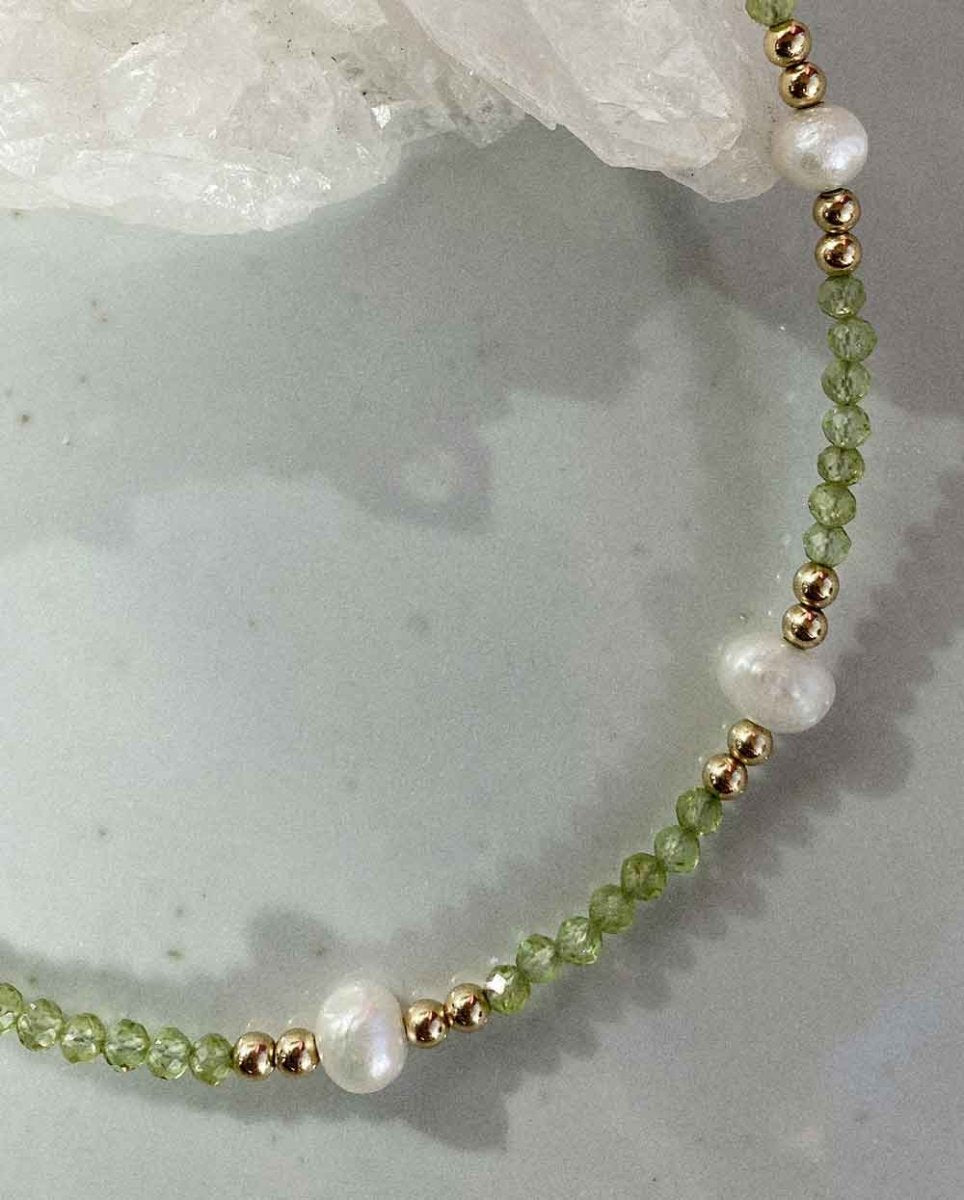 Freshwater pearl necklace gold with green peridot drop-Shirin Sehan –  shirinsehan